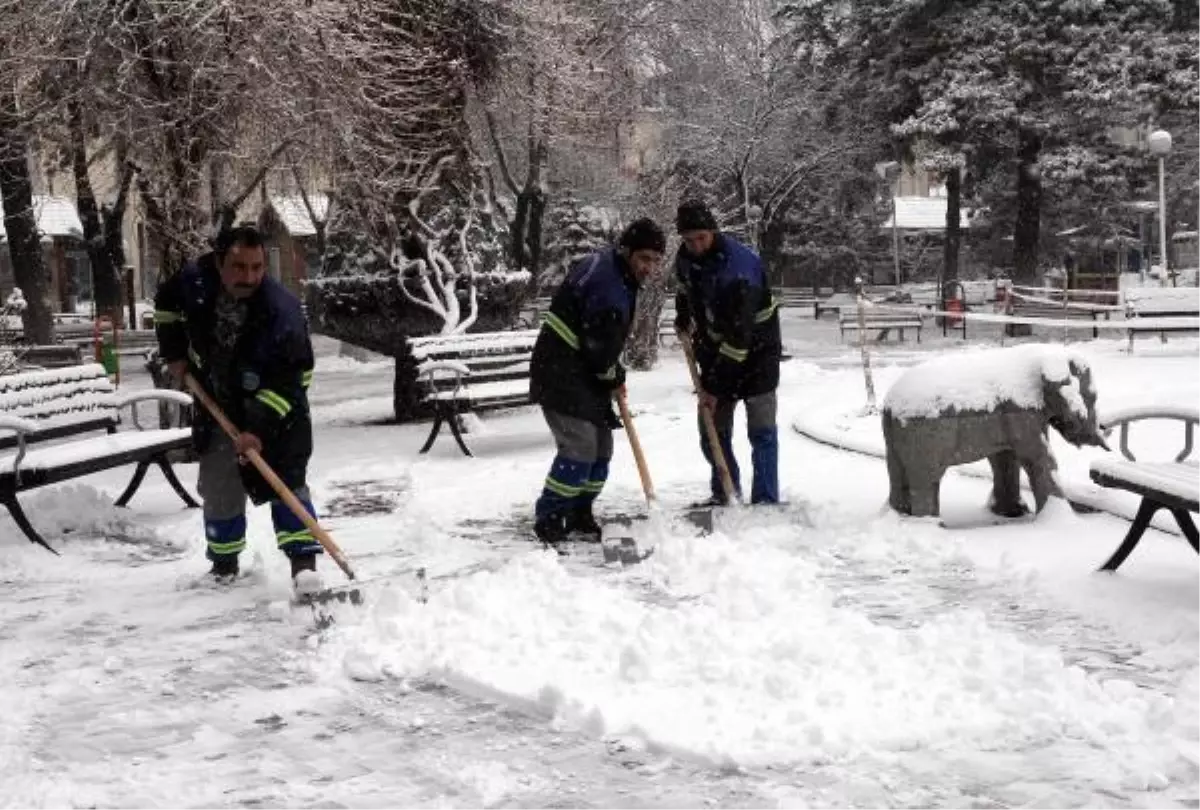 Kar, Kayseri\'de 146 Köy Yolunu Kapattı