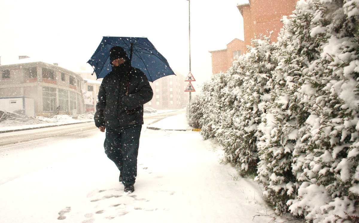 Kar Yağışı İnebolu\'da Hayatı Olumsuz Etkiledi