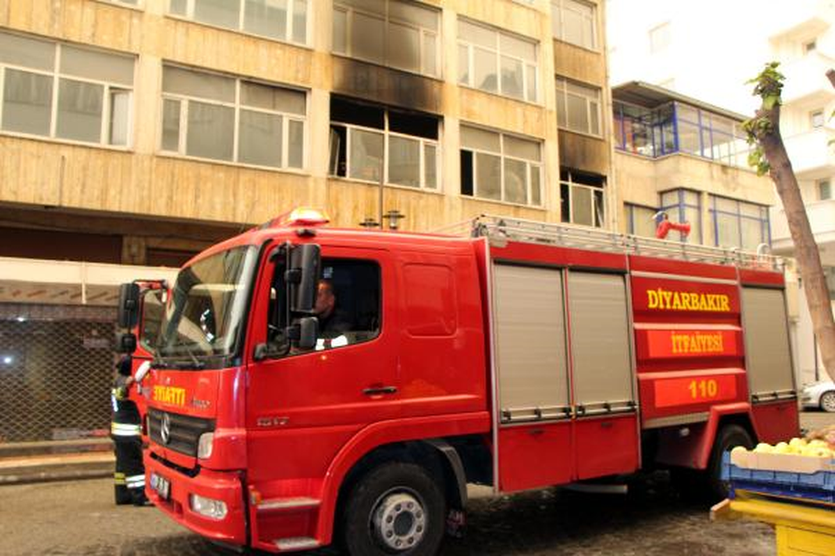 Metruk Binadaki Patlama Korku Yarattı