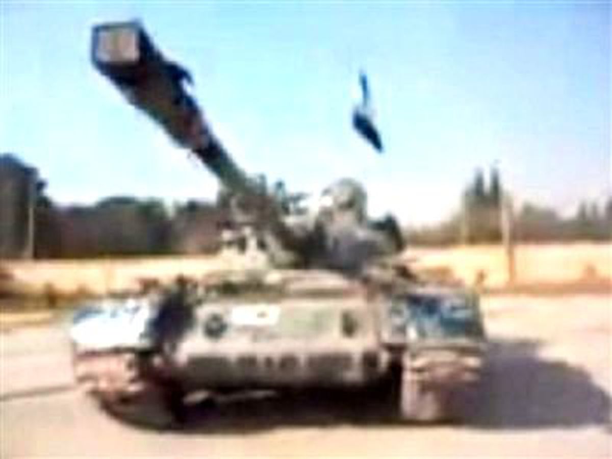 Muhalifler Tank Ele Geçirdi