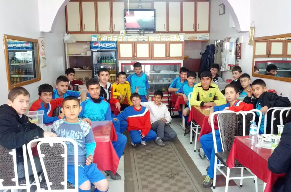 Velioğlu Ortaokulu Yıldızlar Futbol Takımı Zonguldak Elemelerine Katılmaya Hak Kazandı