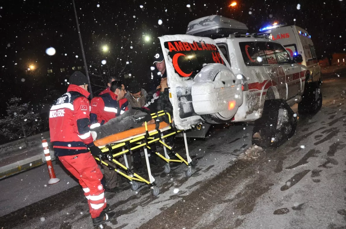 Ambulans Kara Saplanınca Hasta Kadına Umke Ekibi Ulaştı