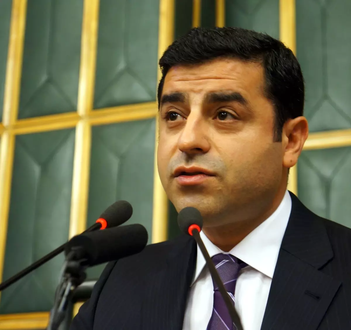 BDP Genel Başkanı Selahattin Demirtaş, Hükümetin, Bir Yandan İmralı\'da Görüşme Yaptığını...