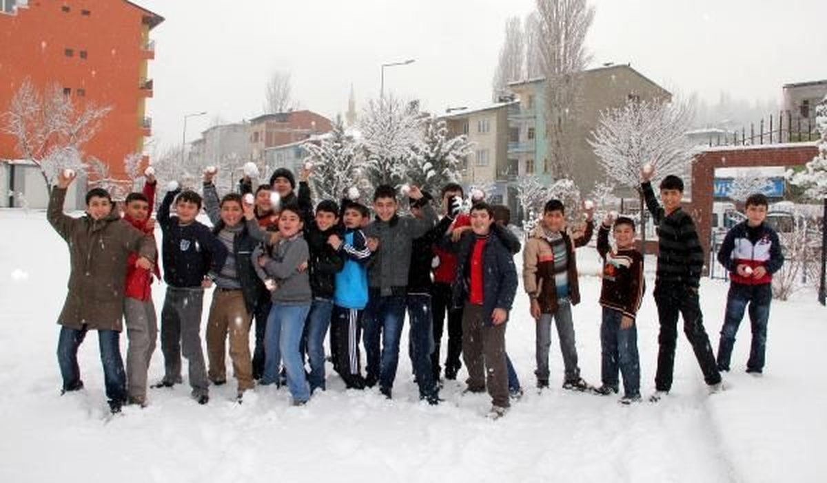 Çatak ve Çaldıran İlçelerinde Okullar 1 Gün Tatil