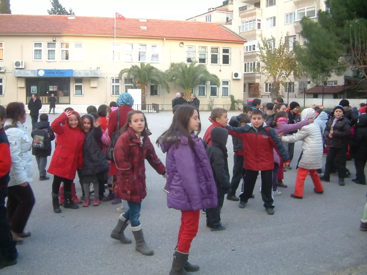 Deprem, Öğrencileri Derste Yakaladı