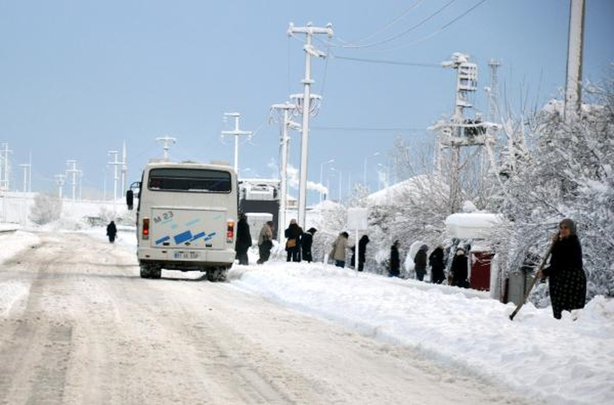 Düzce\'de 199 Köy Yolu Ulaşıma Kapandı