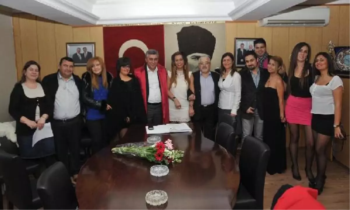 İkinci Kez Nikahlanan Çiftin Tanıkları Çocukları Oldu