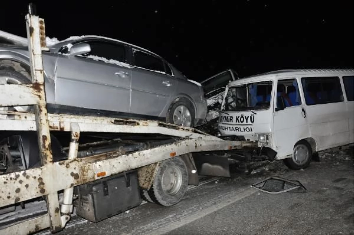 İnegöl\'de Zincirleme Trafik Kazası: 6 Yaralı