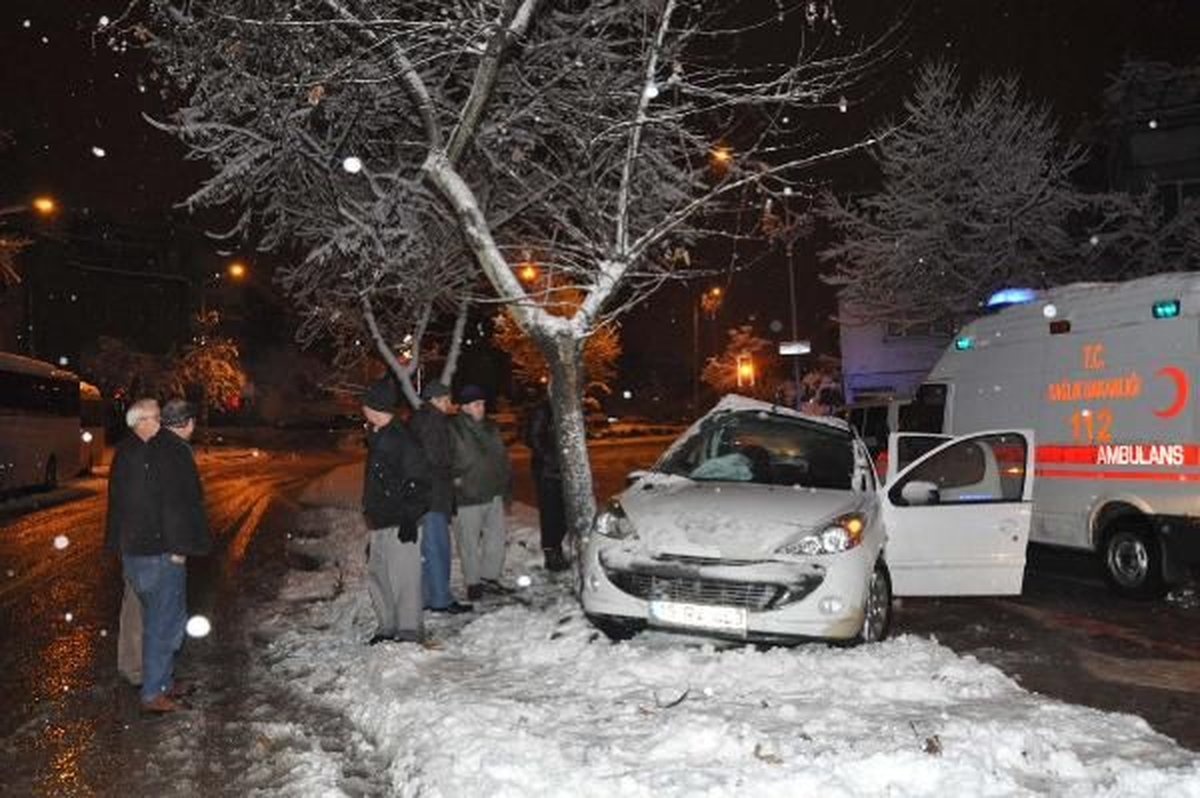 Kar Yağışı Kazaları Beraberinde Getirdi