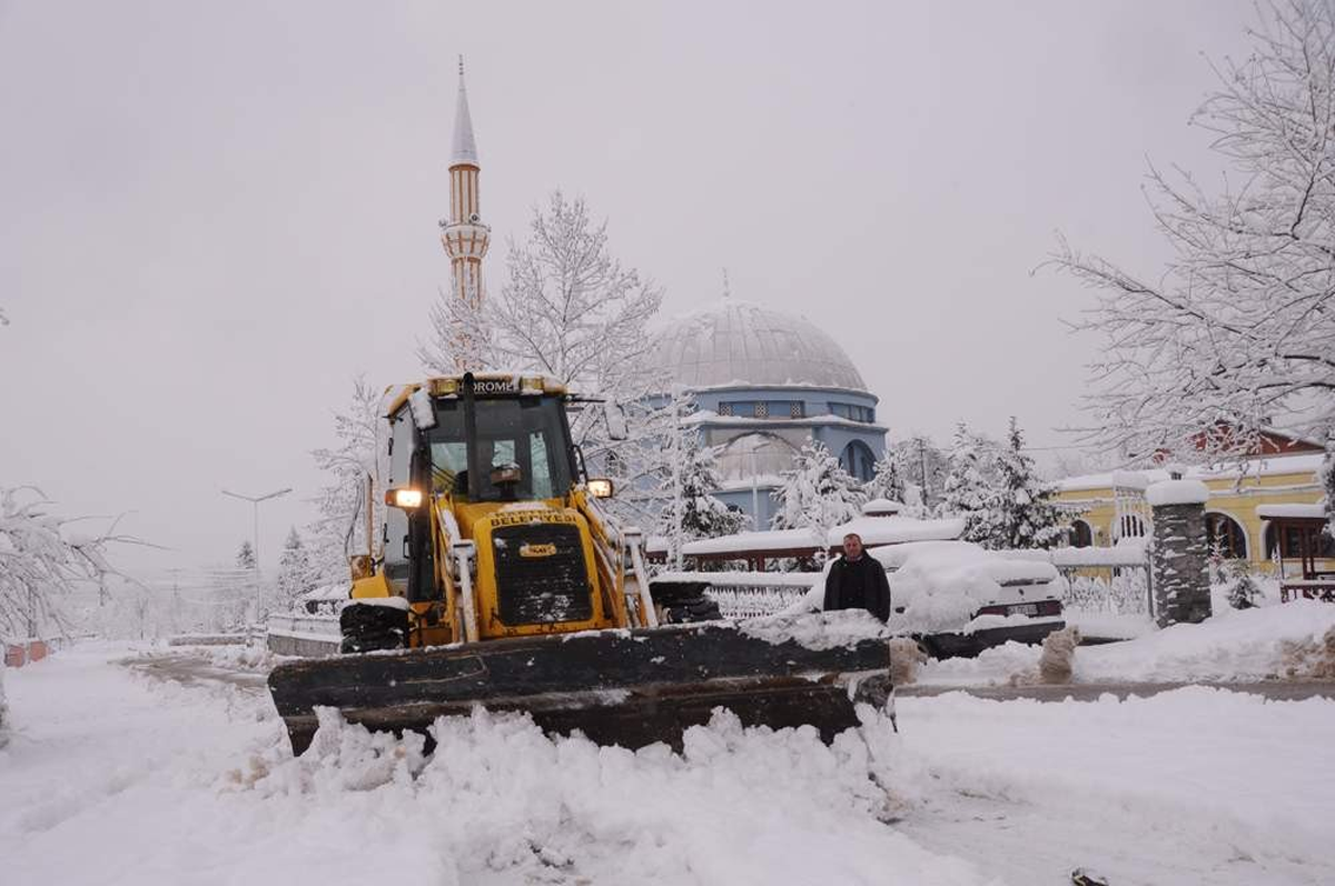 Kartepeli Muhtarlarlan Karla Mücadele Teşekkürü