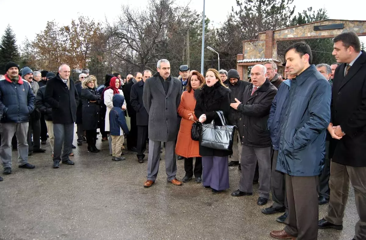 Not İçin Öğretmenini Bıçakladı