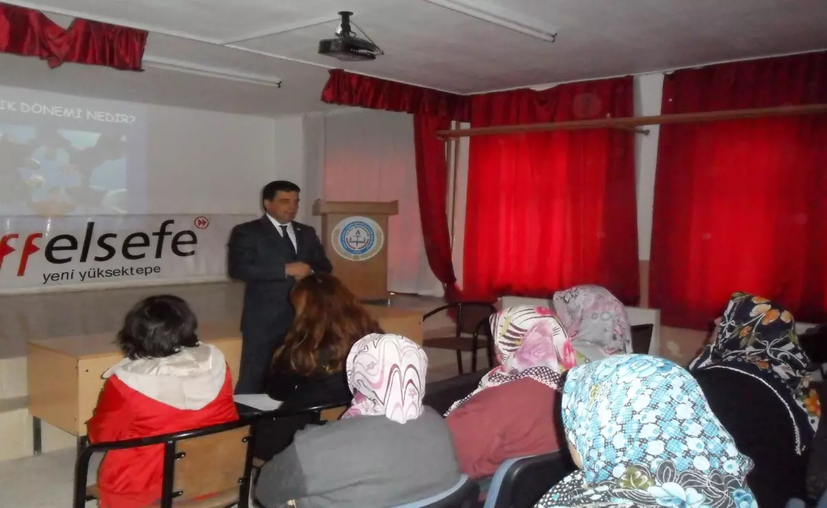 Sandal Cumhuriyet İlköğretim Okulu'nda Ergen Eğitimi Verildi