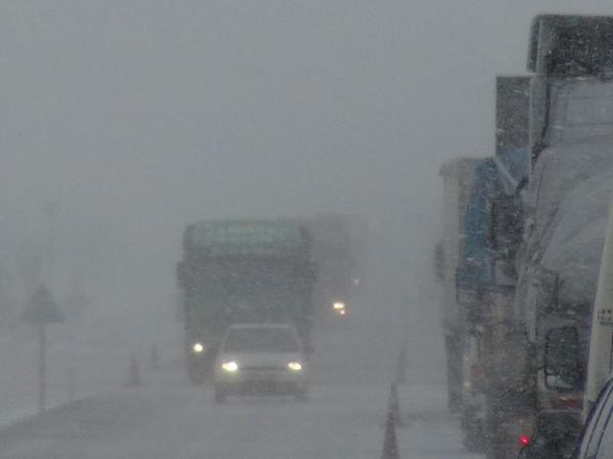 Tır ve Otomobil Devrildi, Konya- Afyonkarahisar Karayolu Ulaşıma Kapandı