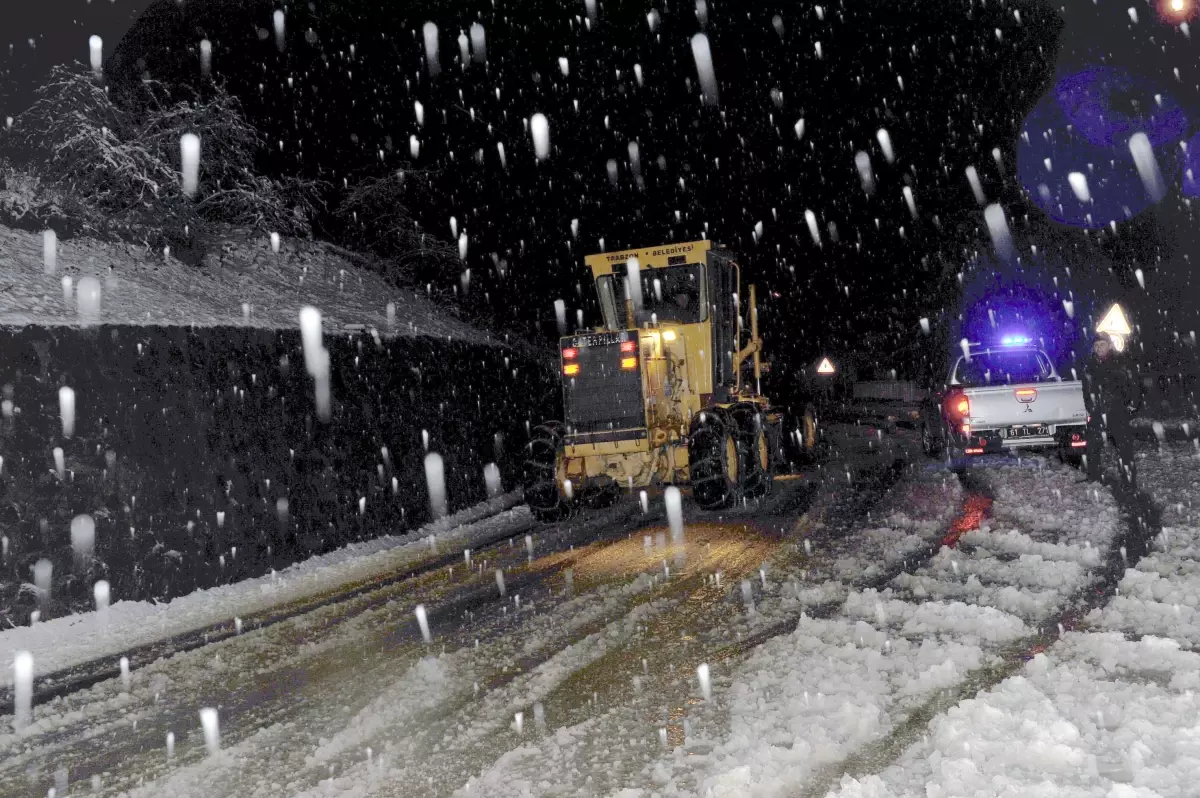 Trabzon\'da Kar Temizleme Ekipleri Görev Başında