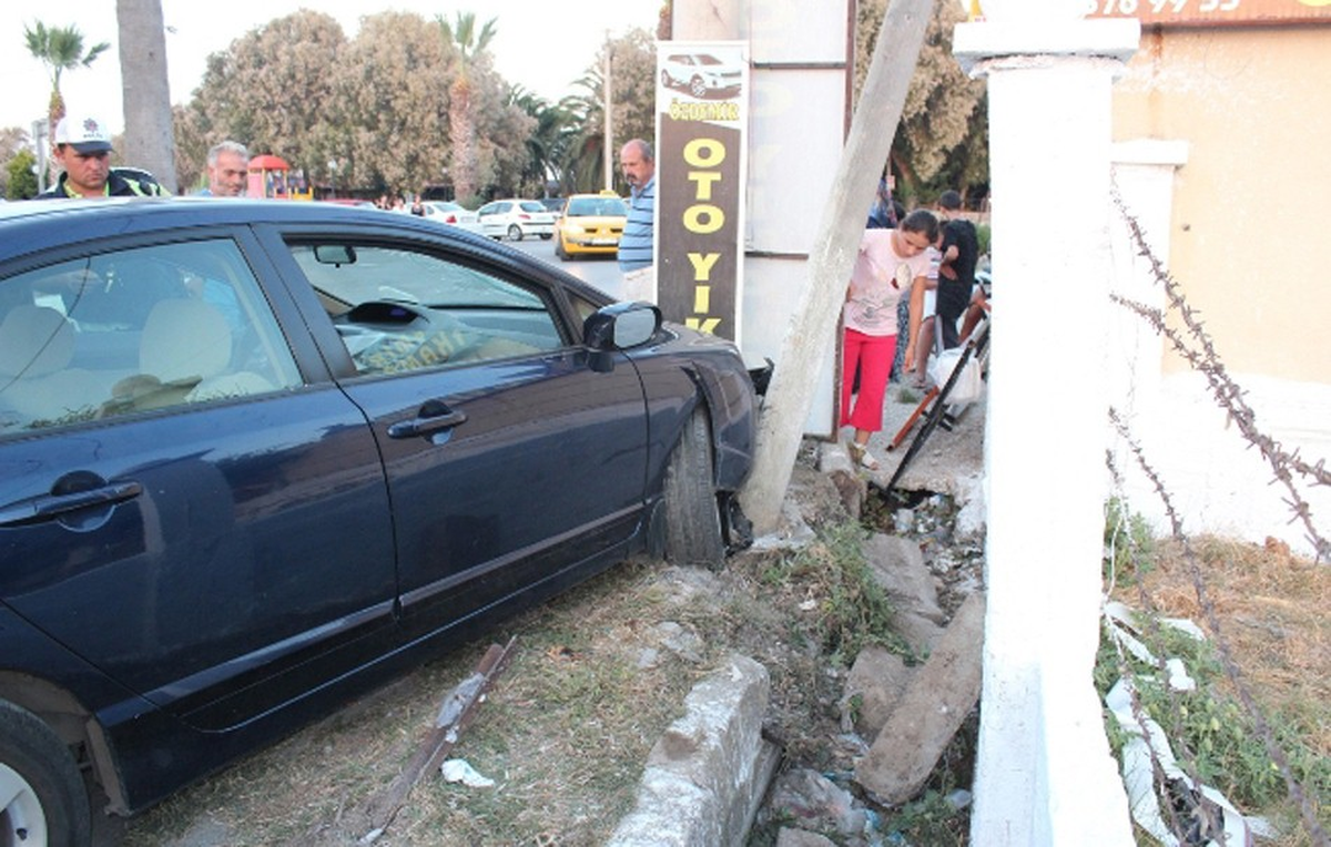 Urla\'da Trafik Kazası: 3 Yaralı