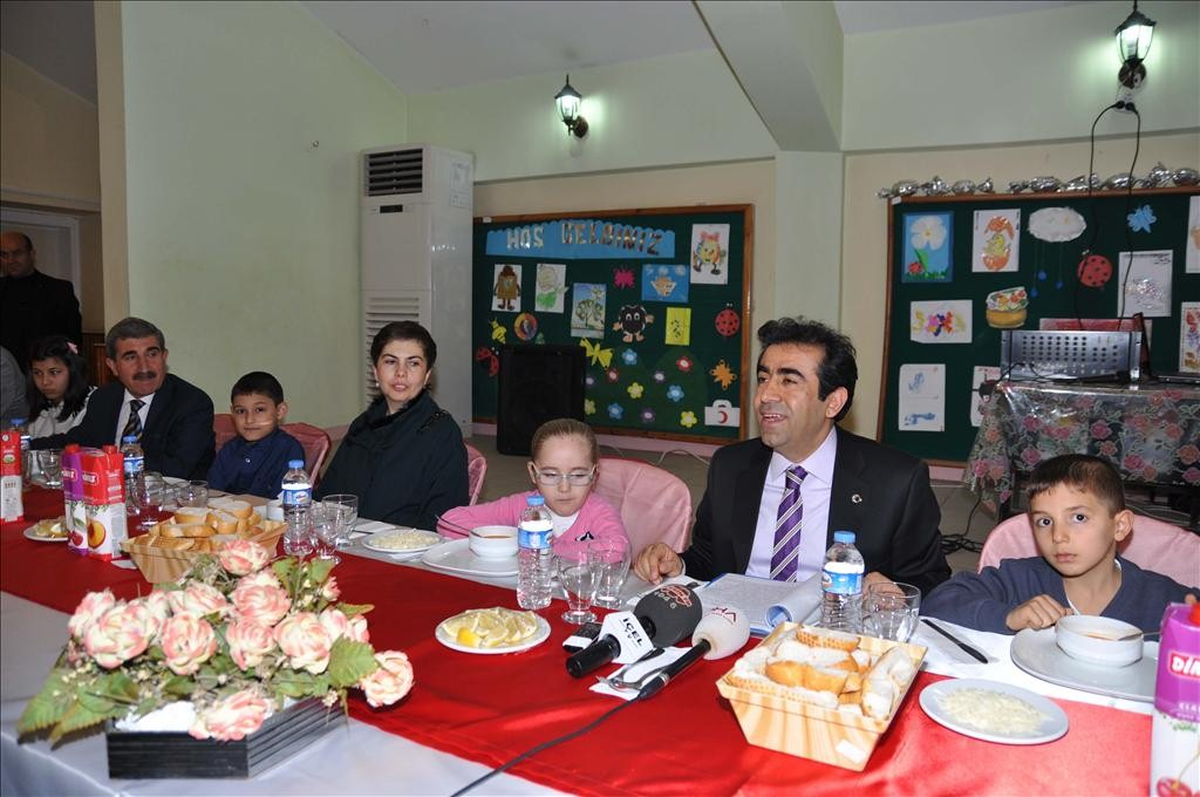 Vali Güzeloğlu Kimsesiz Çocuklarla Yemekte Buluştu