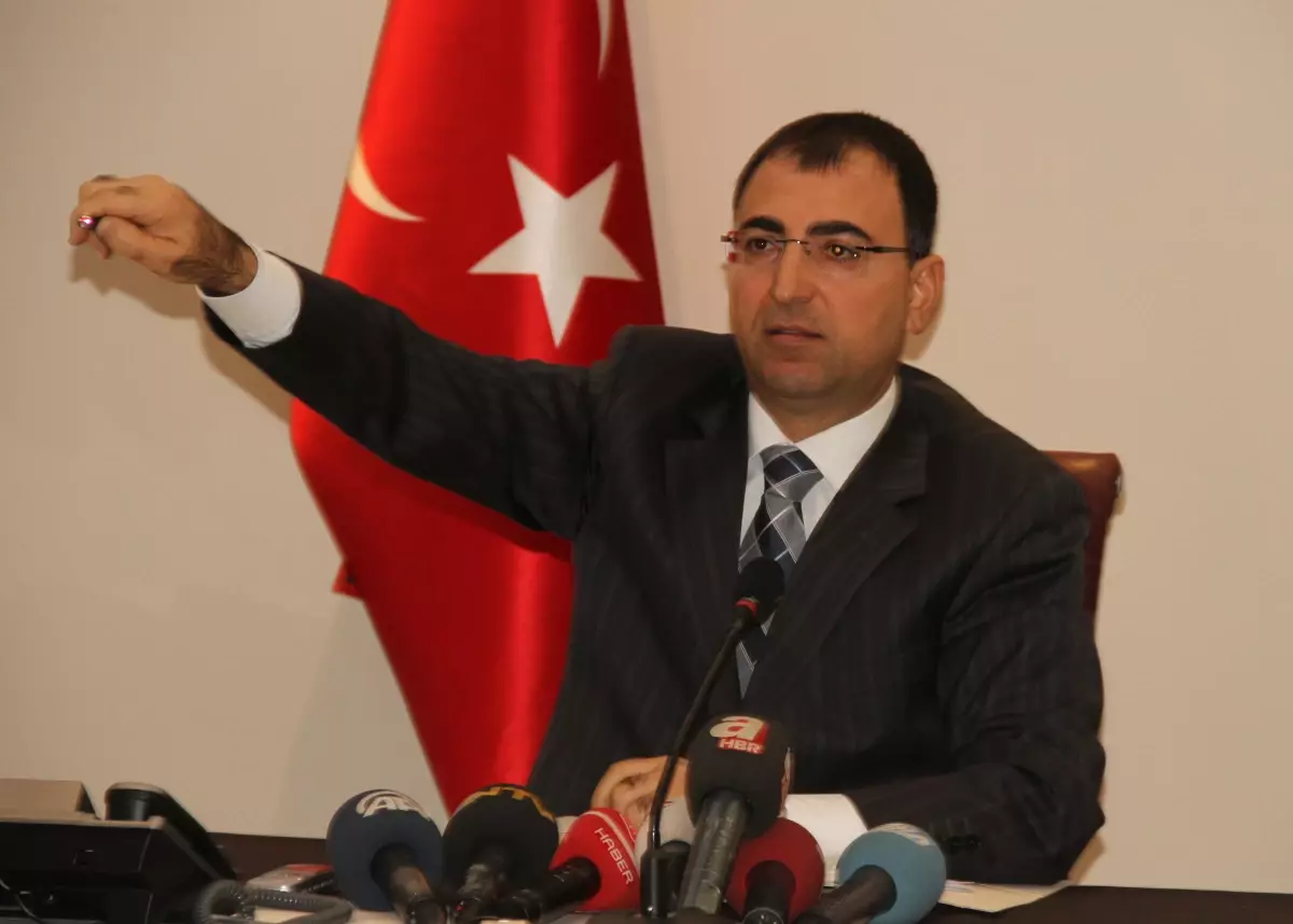 Vali Toprak 10 PKK\'lının Öldürüldüğü Sığınağın Yapısını Anlattı