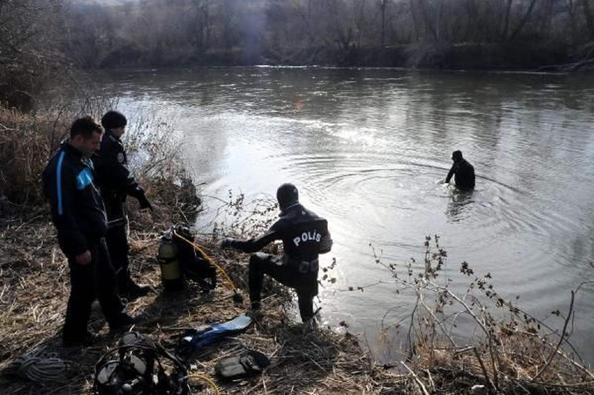 8 Yıldır Kayıp Olan Kızın Cesedi Meriç Nehri\'nde Arandı (2)