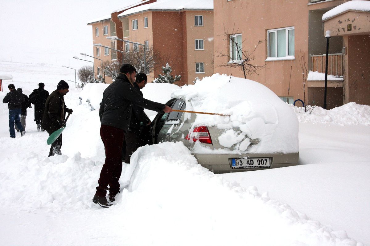 Ahlat\'ta 26 Köy Yolu Kapandı