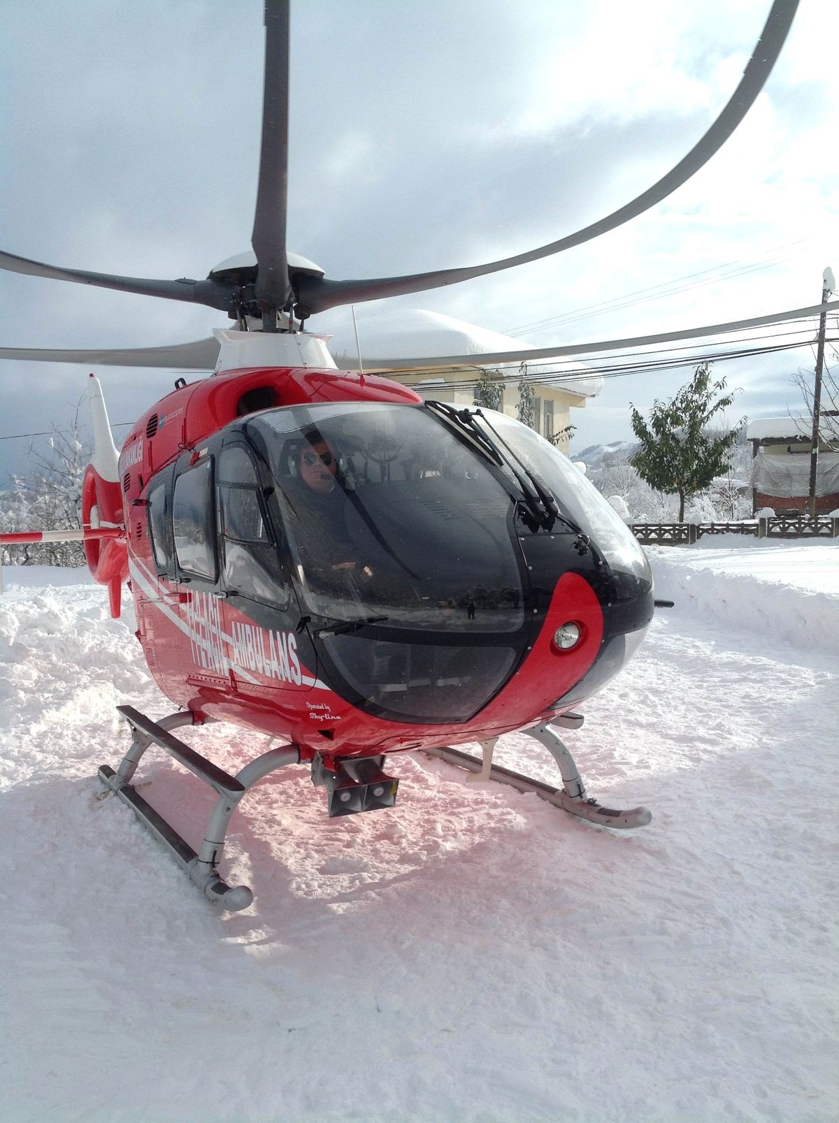 Astım Hastası Çocuğu Ambulans Helikopter Kurtardı