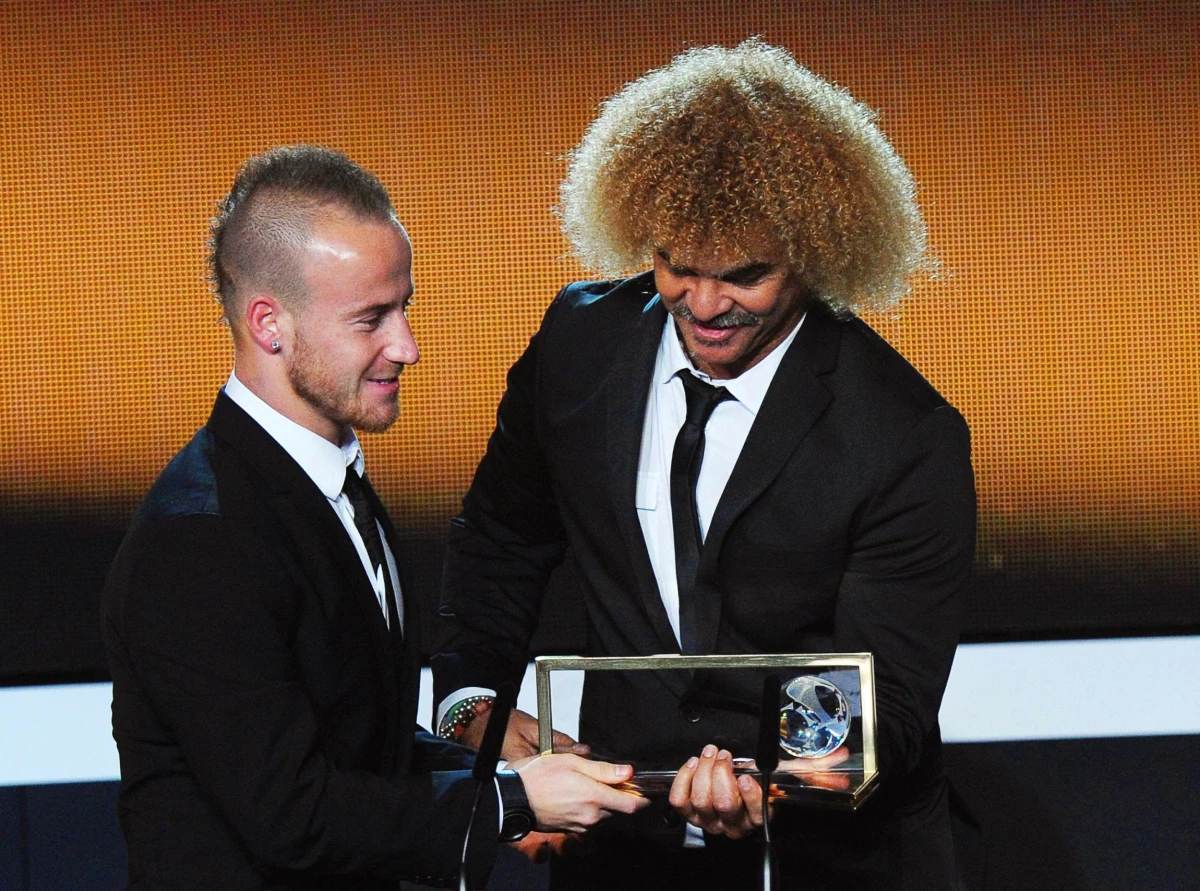 Fenerbahçeli Stoch\'un "2012 FIFA Puskas Yılın Golü" Ödülü\'nü Alması
