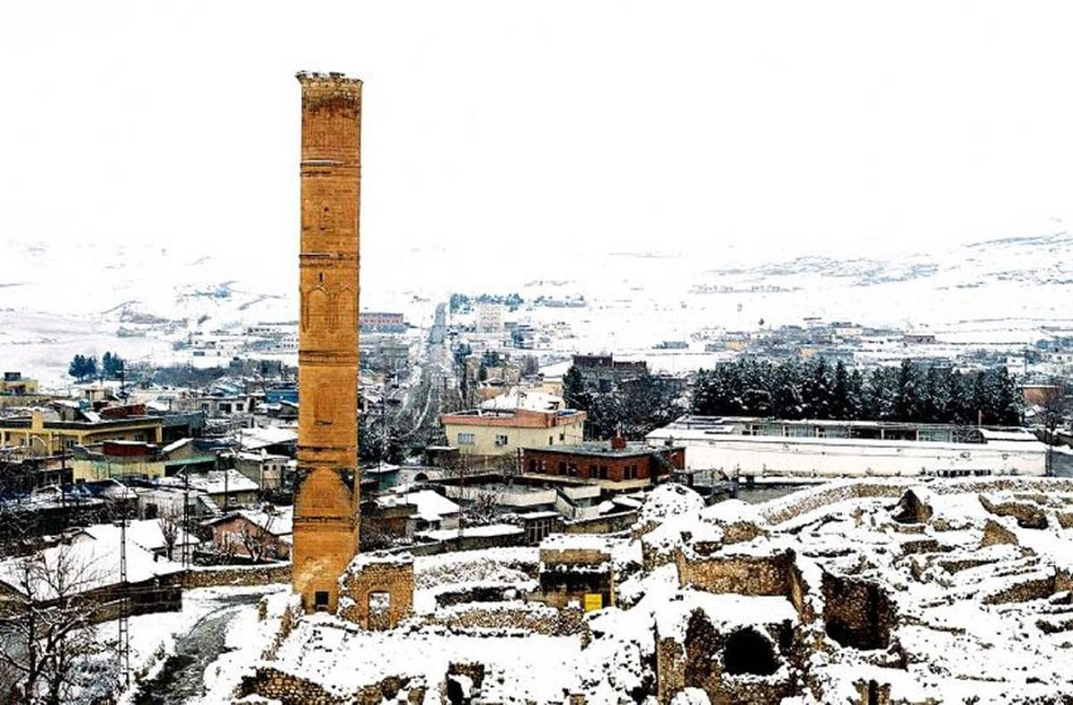 Hasankeyf\'te Beyaz Örtüye Büründü