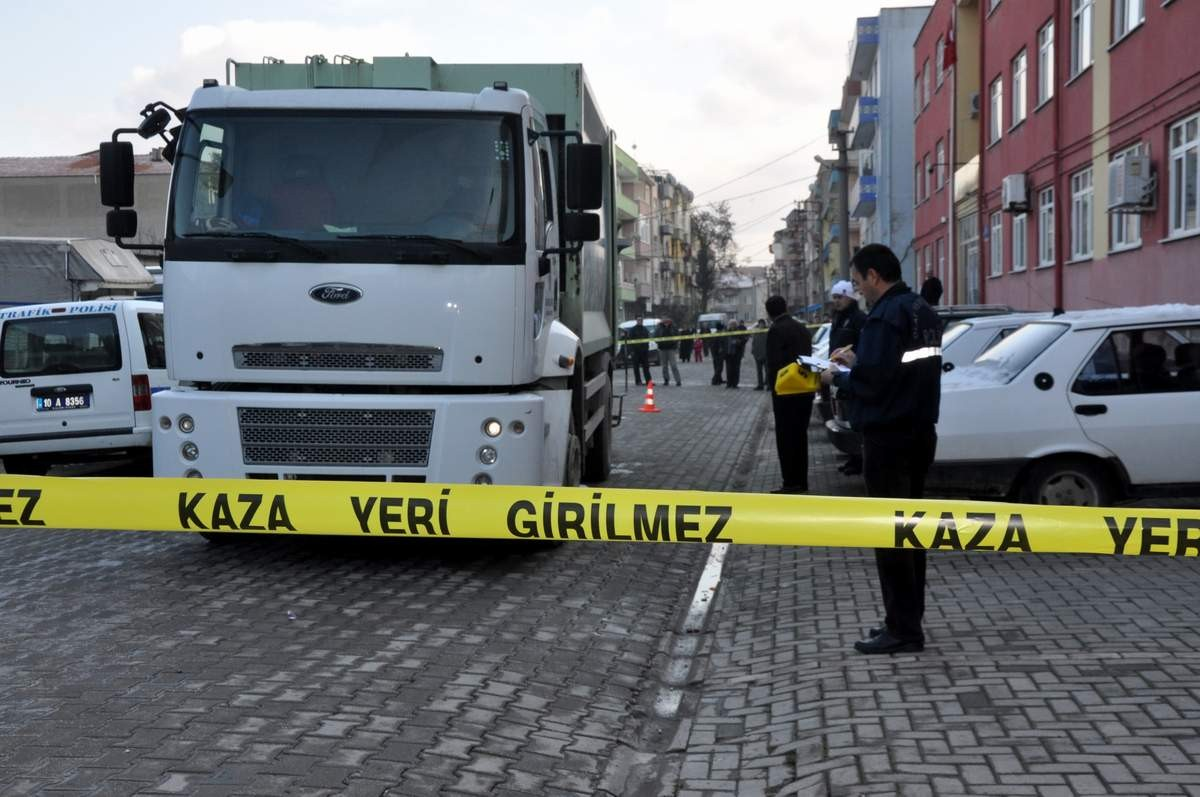 Hastaneden Çıktı, Çöp Kamyonunun Altında Kaldı