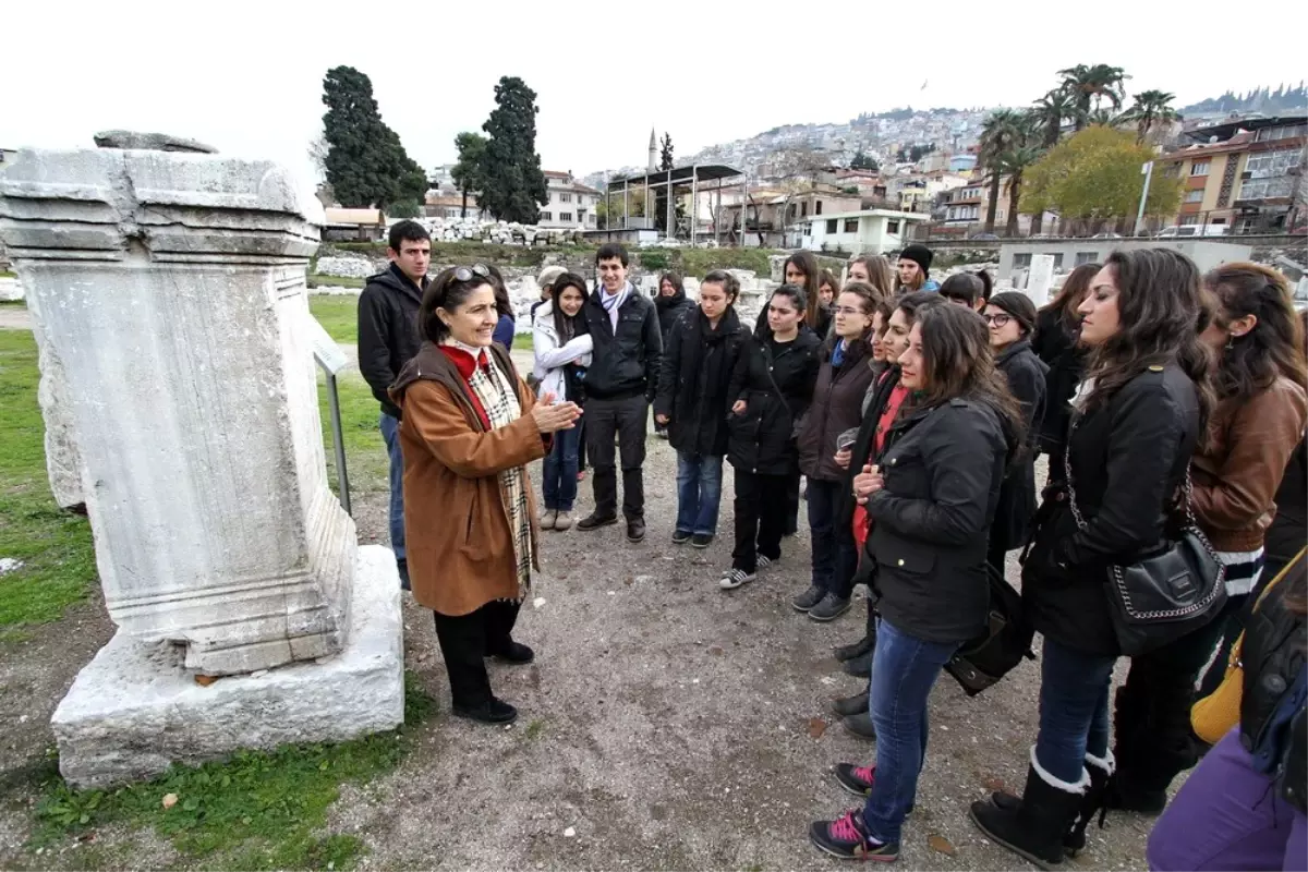 İzmir\'in Gençleri Kentini Öğreniyor