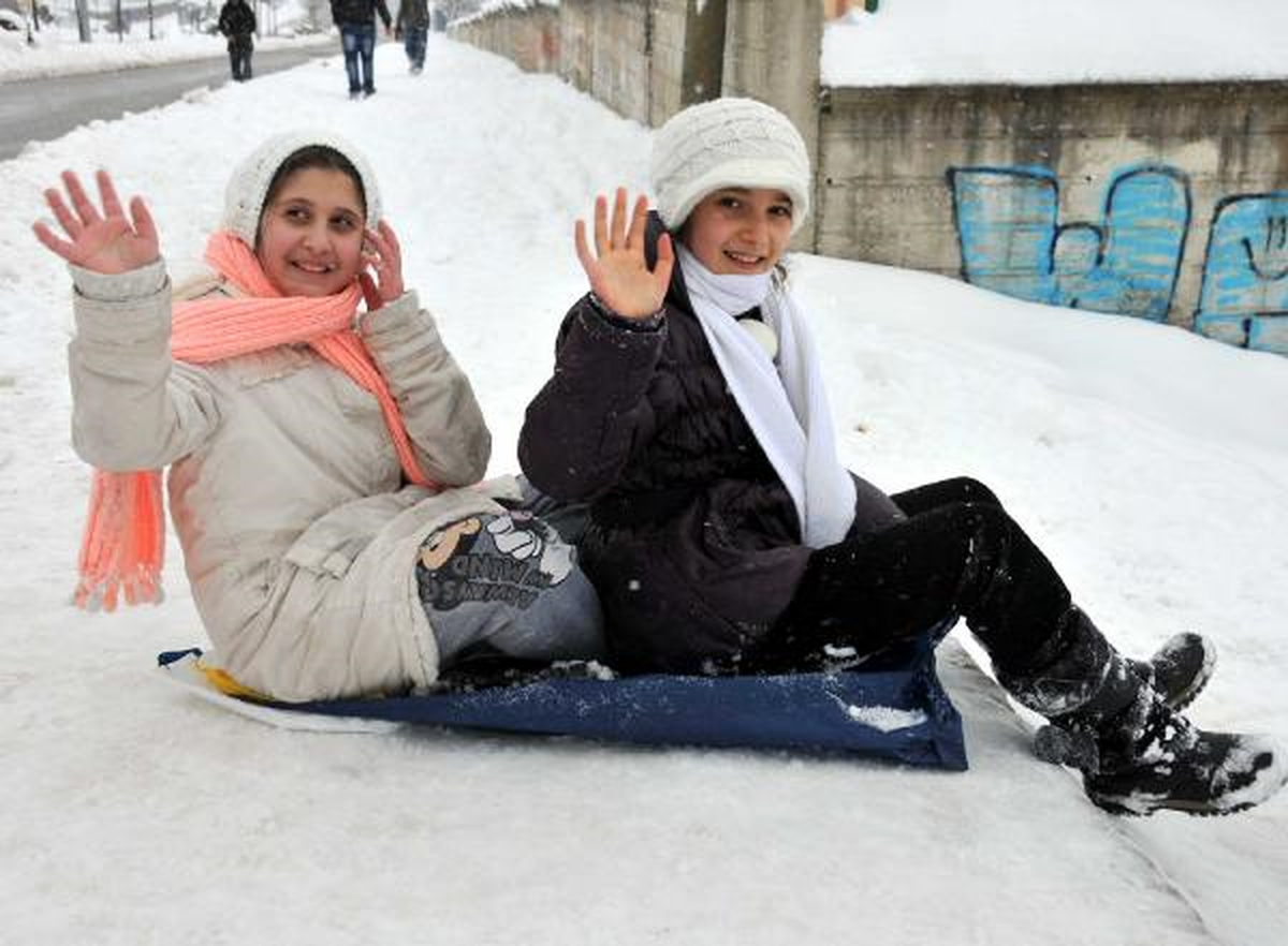Kartepe\'de Kar Kalınlıgı 1,5 Metreye Ulaştı (2)