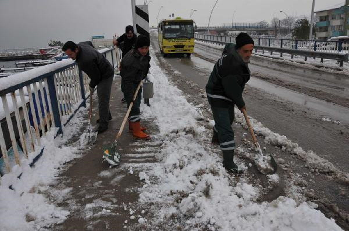 Kartepe\'de Kar Kalınlığı 1,5 Metreye Ulaştı