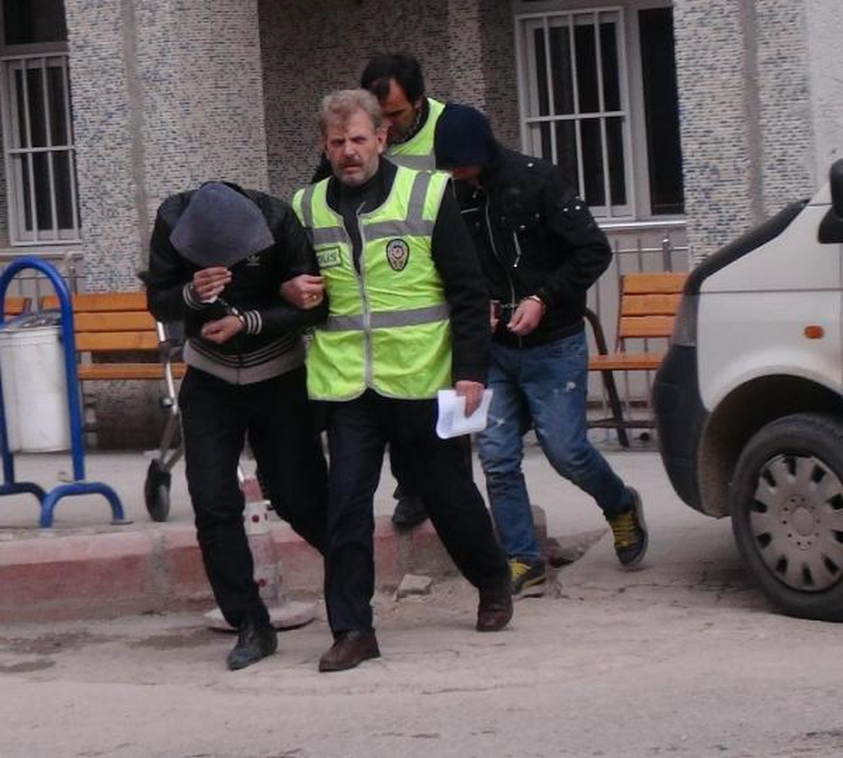 Yardım Kutusundaki 8 Lirayı Çalımışlar