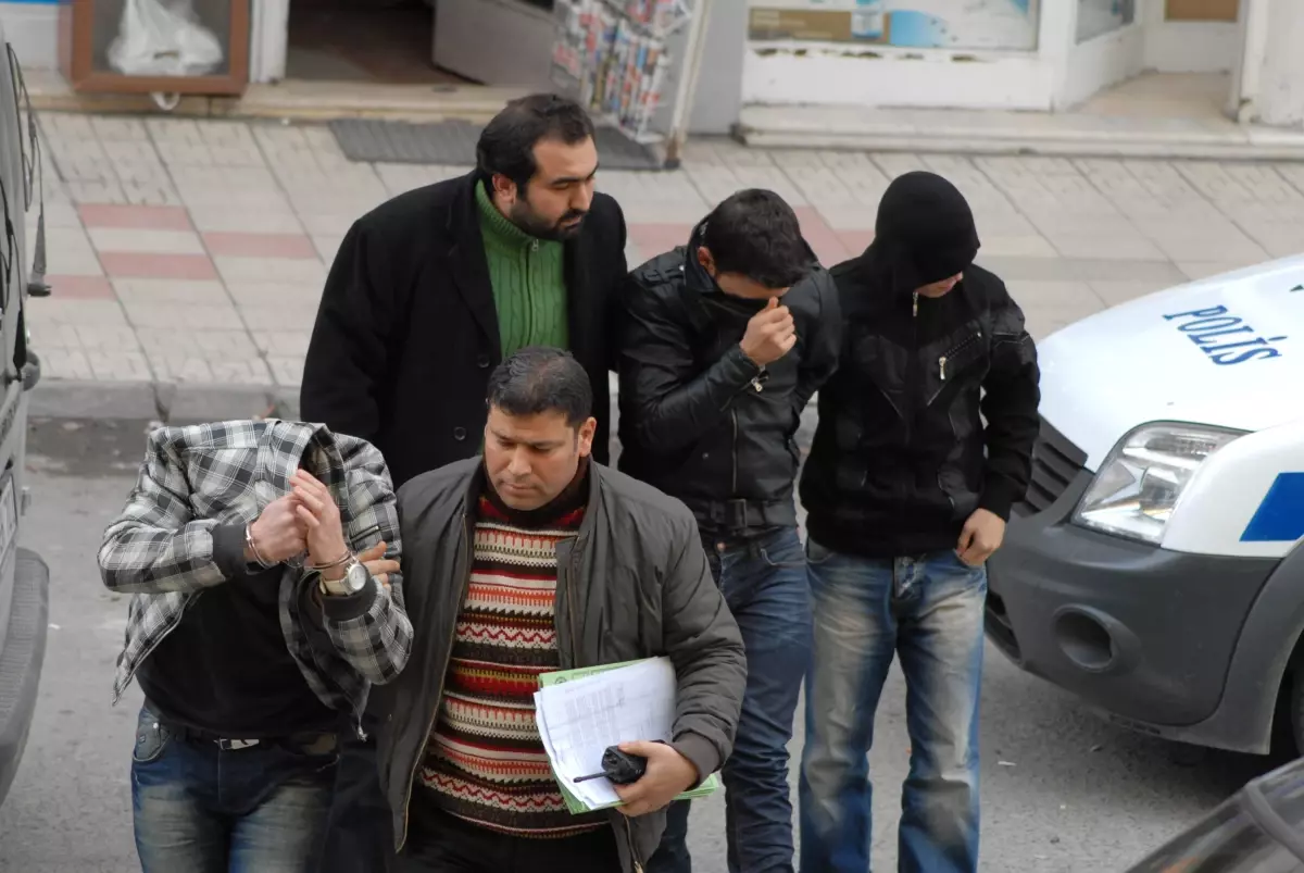 Polis Hırsızları Ayakkabı İzinden Yakaladı