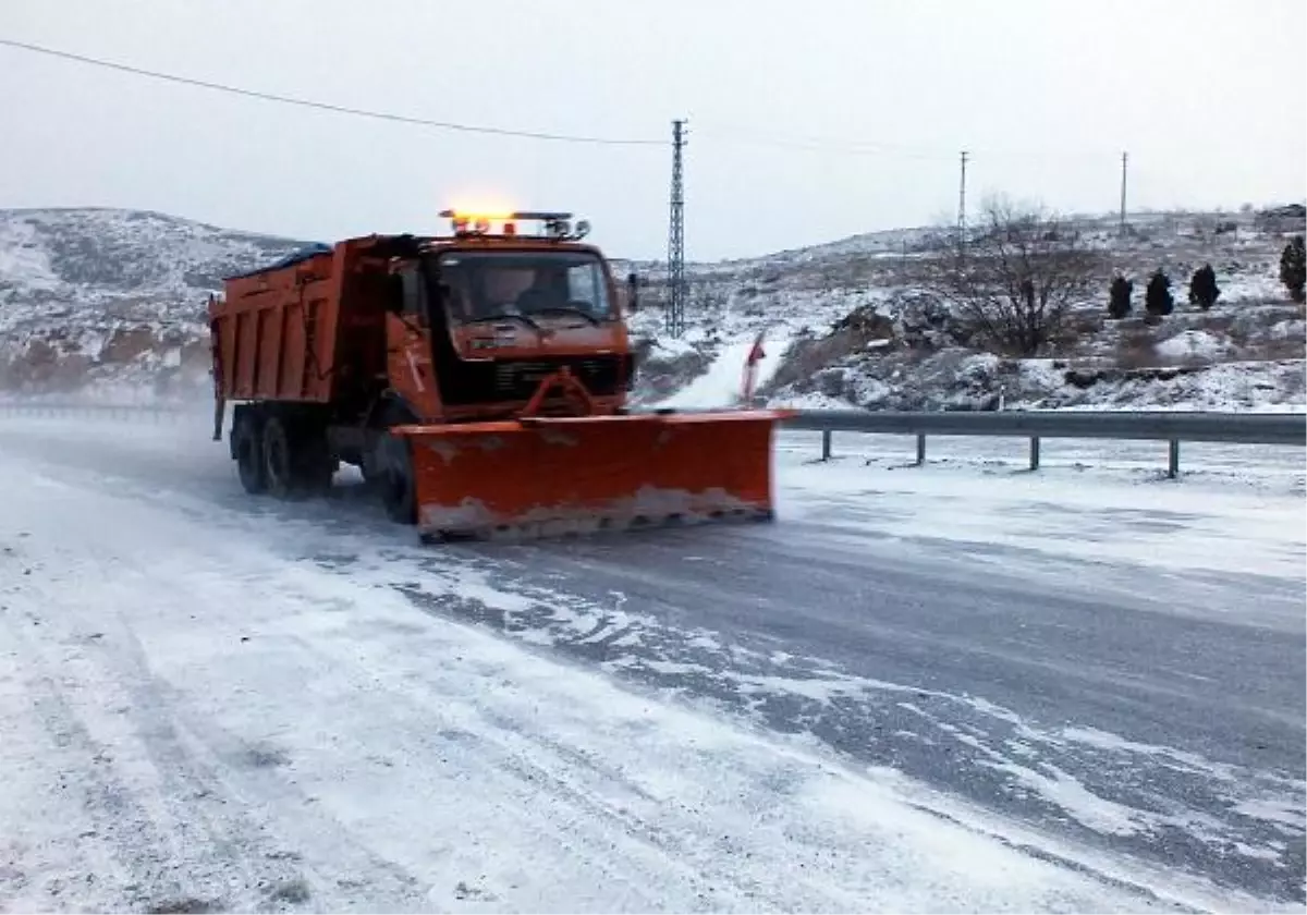 Yozgat\'ta 54 Köy Yolu Ulaşıma Kapandı