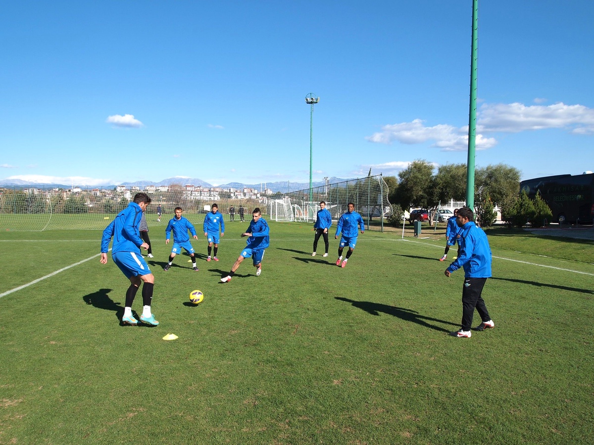 Akhisar Belediyespor Antrenmanlara Başladı