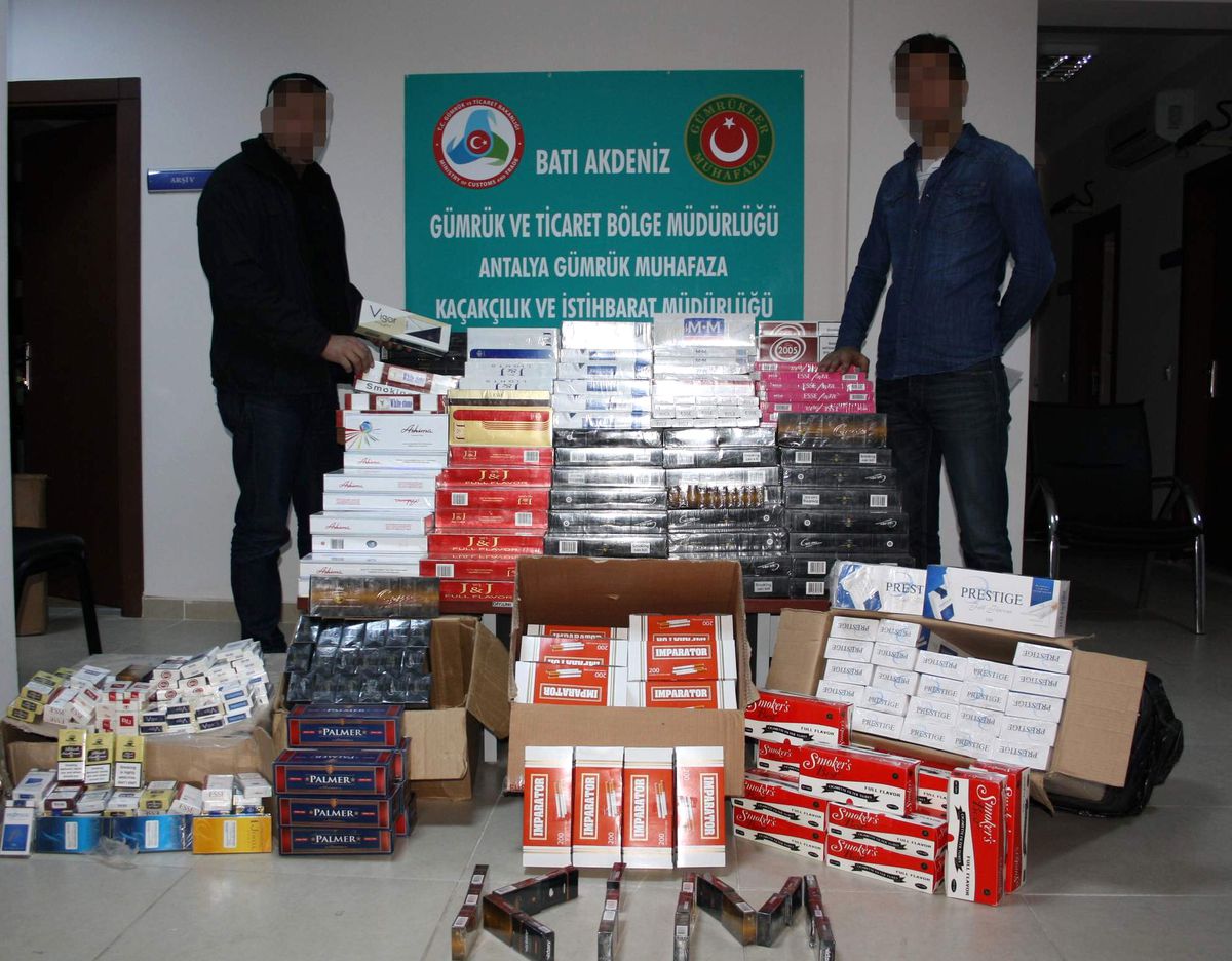 Antalya\'da 3 Bin 800 Paket Kaçak Sigara Ele Geçirildi