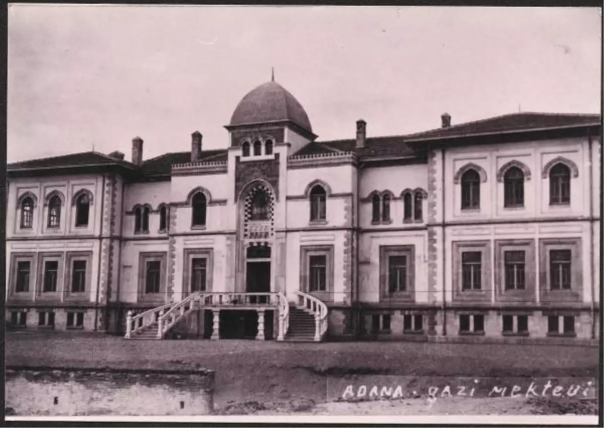 Asırlık Okul Yeniden Eğitimin Hizmetinde