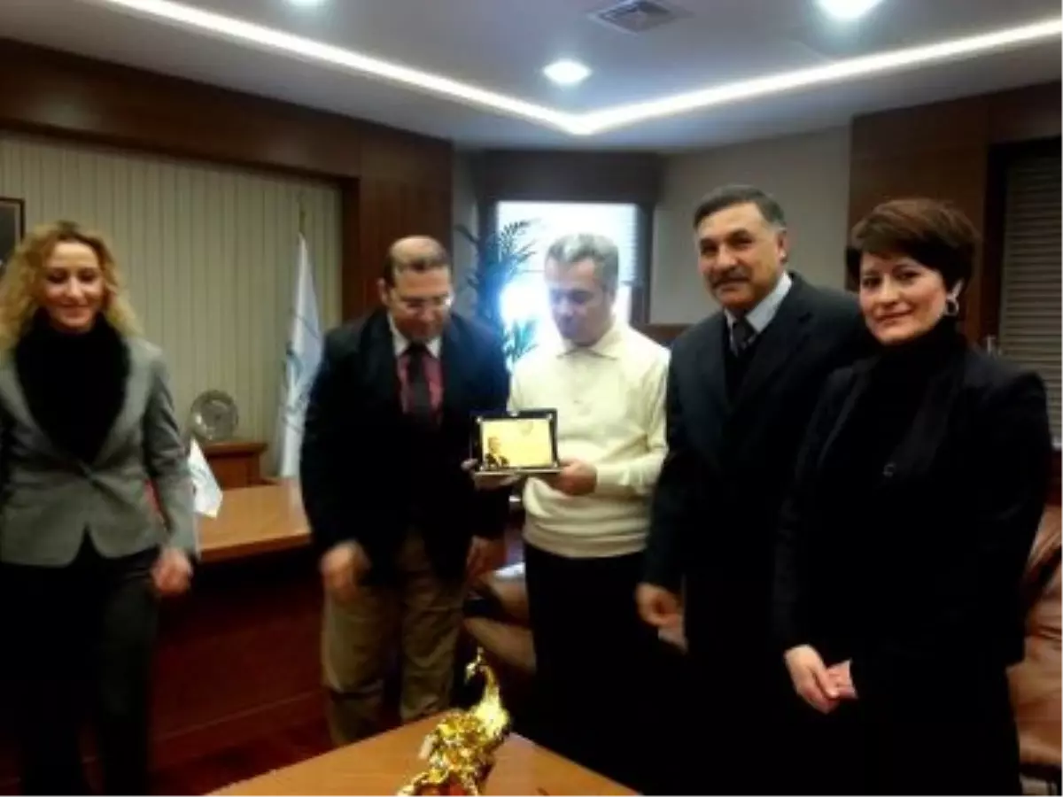 Başkan Uzun, Ziyaretçilerini Makamında Ağırladı