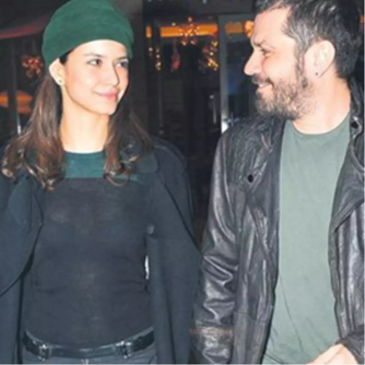 Beren Saat\'in Sütyen Talihsizliği