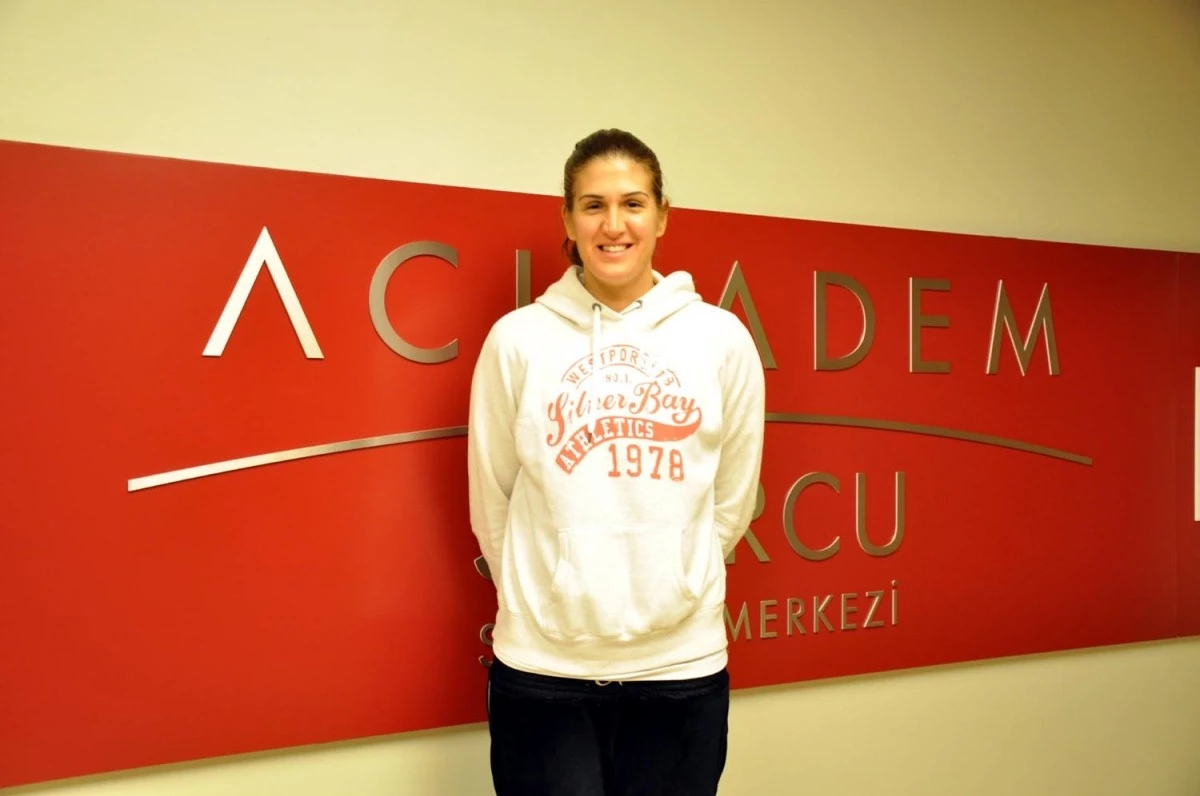 Beşiktaş Kadın Basketbol Takımı Mılka Bjelıca\'yı Renklerini Kattı