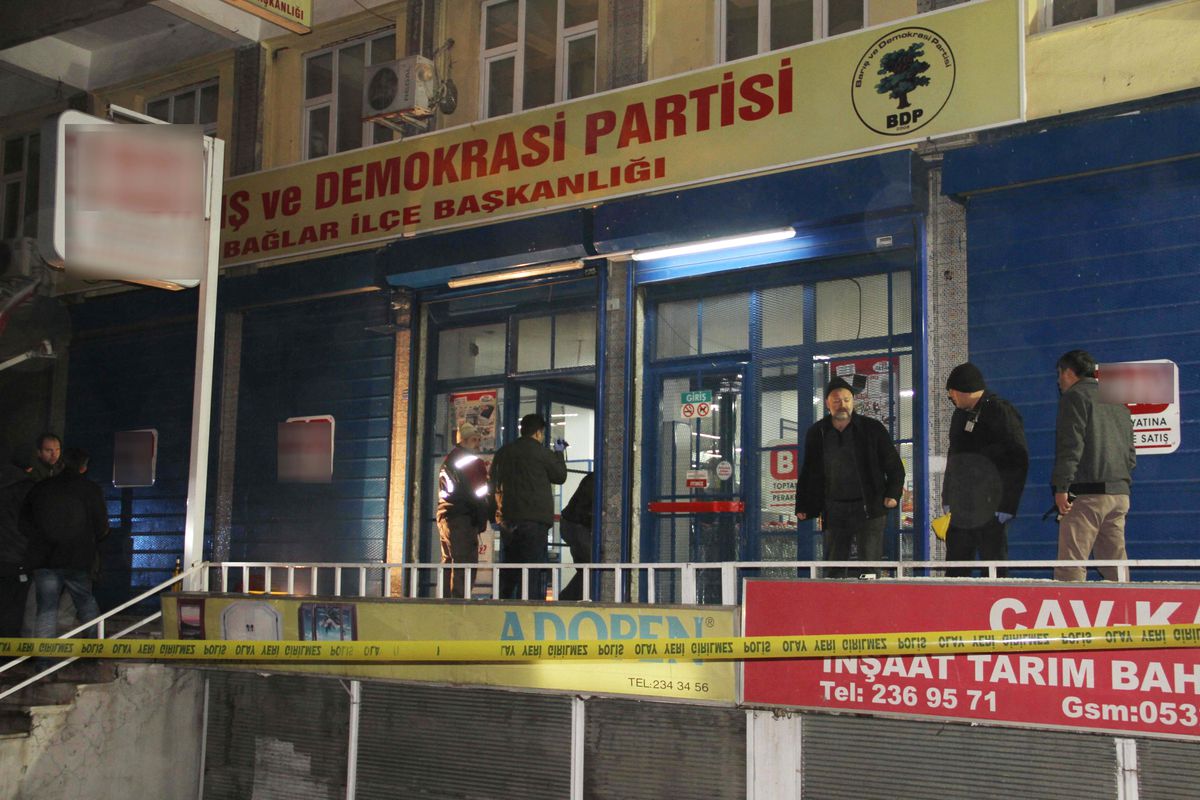Diyarbakır\'da Markete Bombalı Saldırı