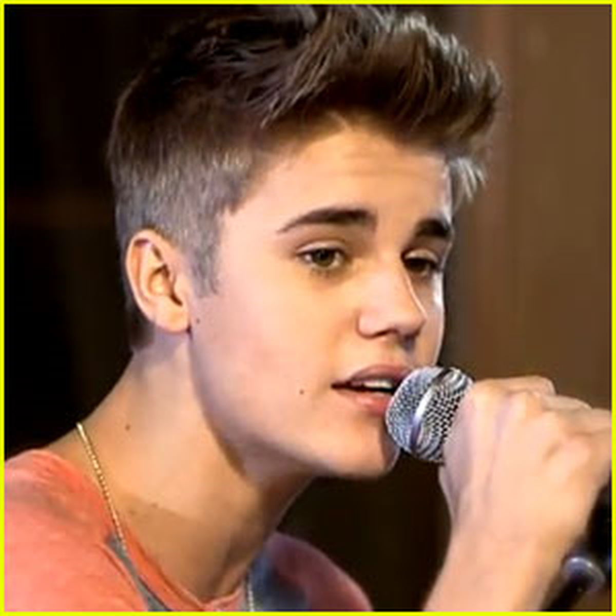 Eski Koruması, Kanadalı Şarkıcı Bieber\'e Dava Açtı