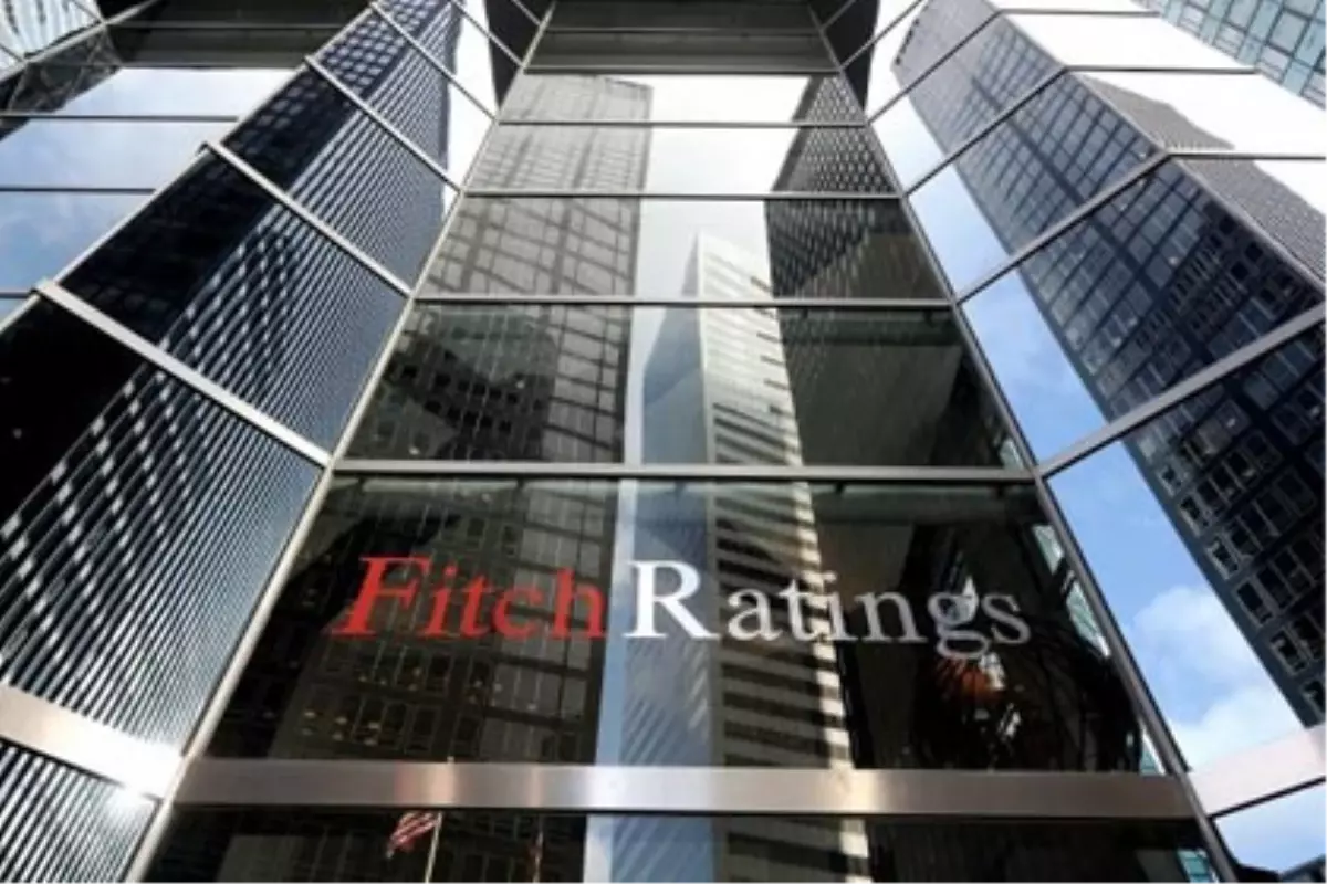 Fitch: "Türk Bankalarındaki Kaldıraç Aracı Hızlı Kredi Büyümesi Riskini Azaltıyor"