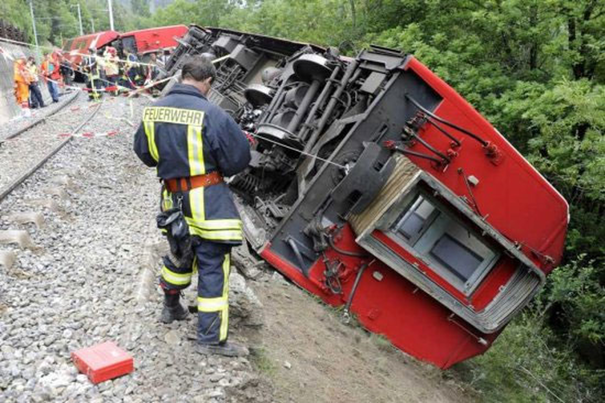 İsviçre\'de Tren Kazası