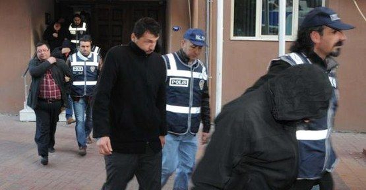 İzmir Merkezli İstanbul, Manisa ve Antalya\'da Düzenlenen Operasyonda, Piyasa Değeri 4 Milyon Lira...