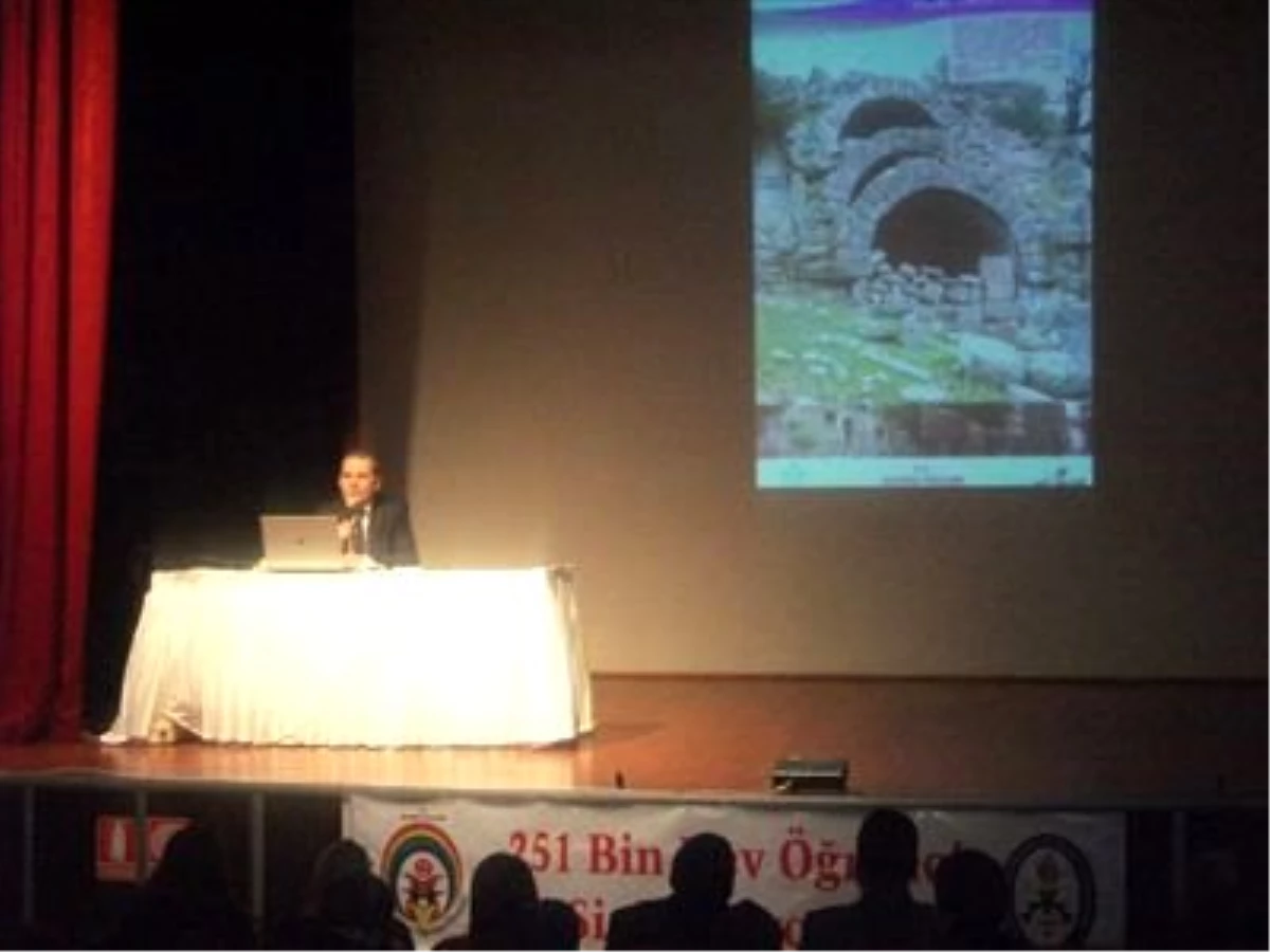 Manisa Kültür ve Turizm İl Müdürü Karaköse, Saruhanlı\'da Seminer Verdi