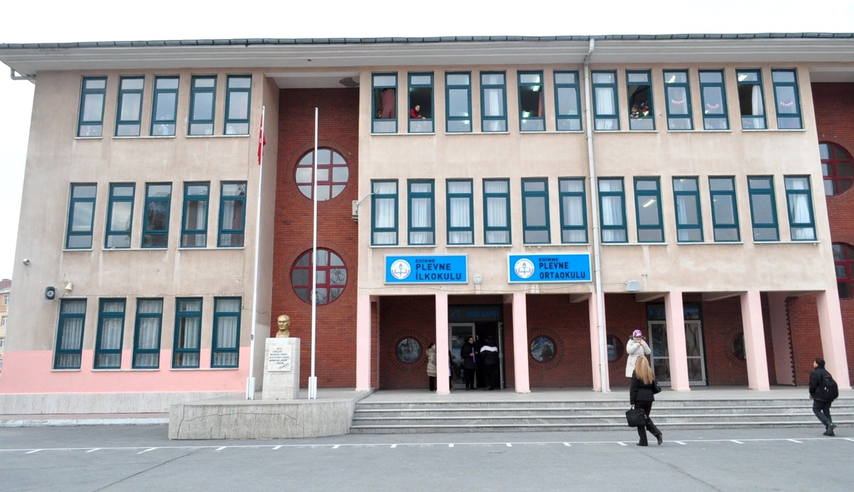 Minik Öğrencilerden "Öğretmenimizi Atamayın" Eylemi