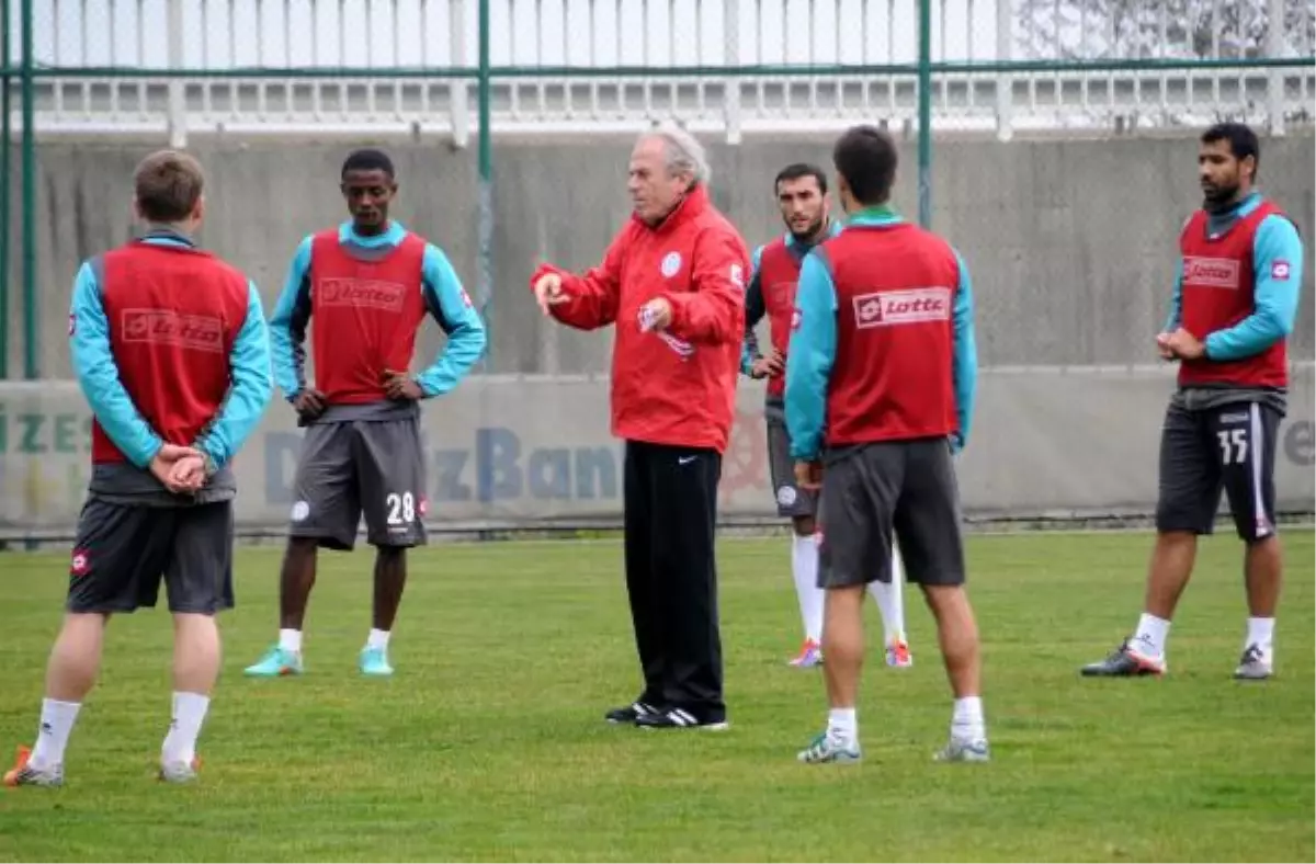 Mustafa Denizli: Transferde Geç Kaldık