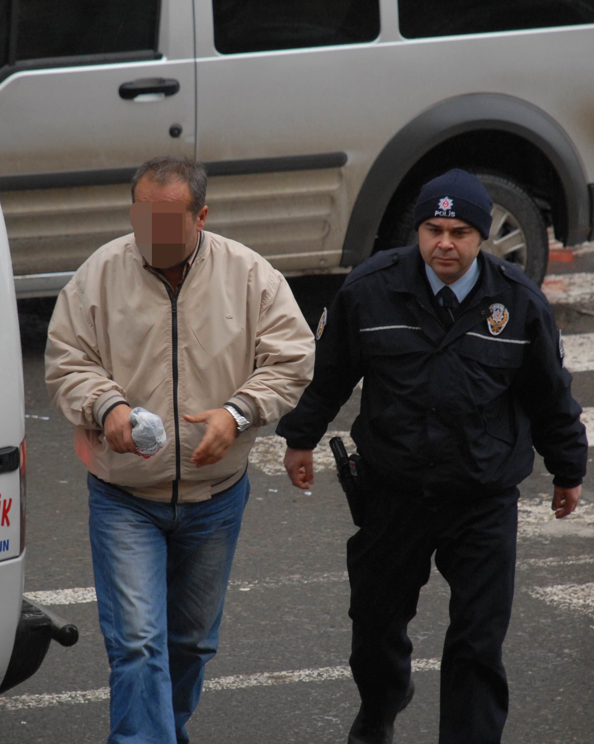 Ruhsatsız Silahla Yakalanan Zabıta Gözaltına Alındı