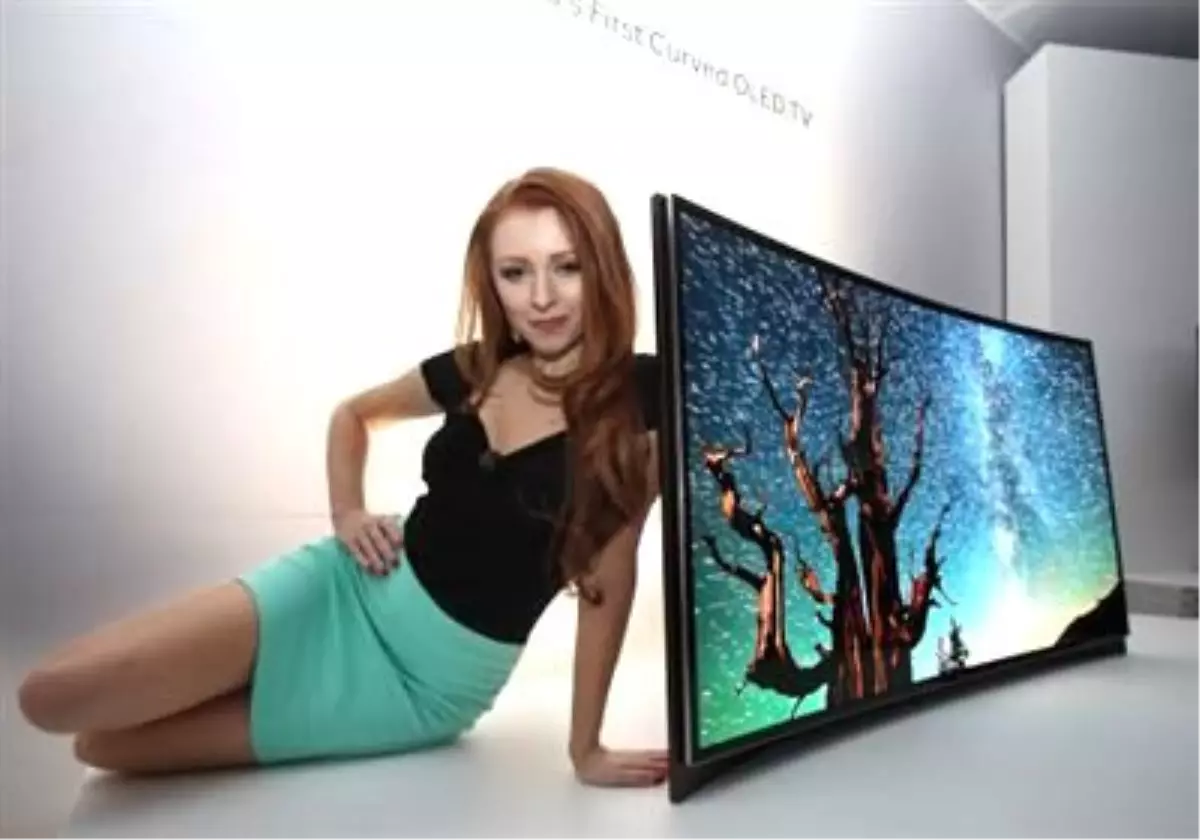 Samsung\'dan kavisli TV!