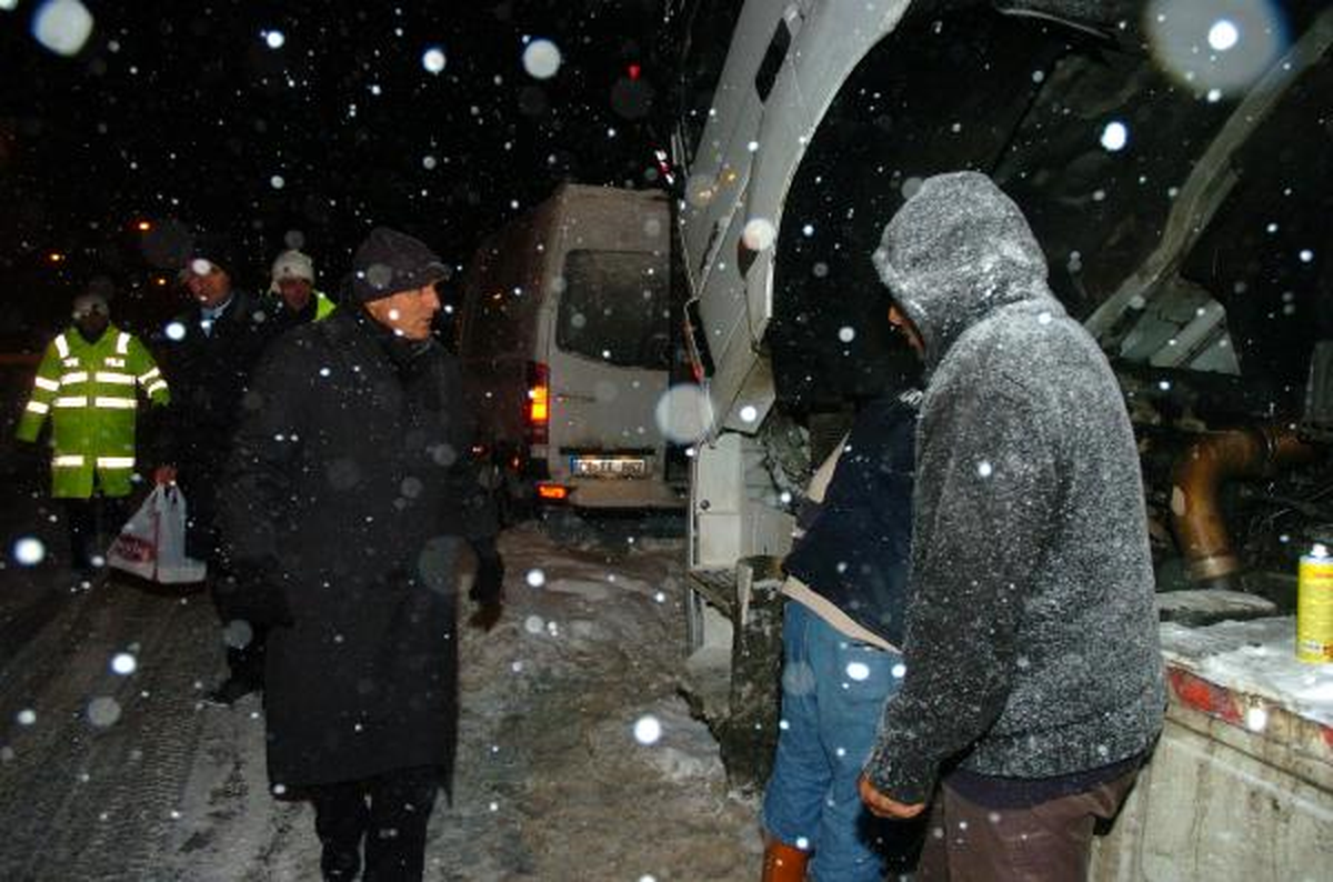 Vali Eksi 10 Derecede Çalışanlara Tatlı İkram Etti